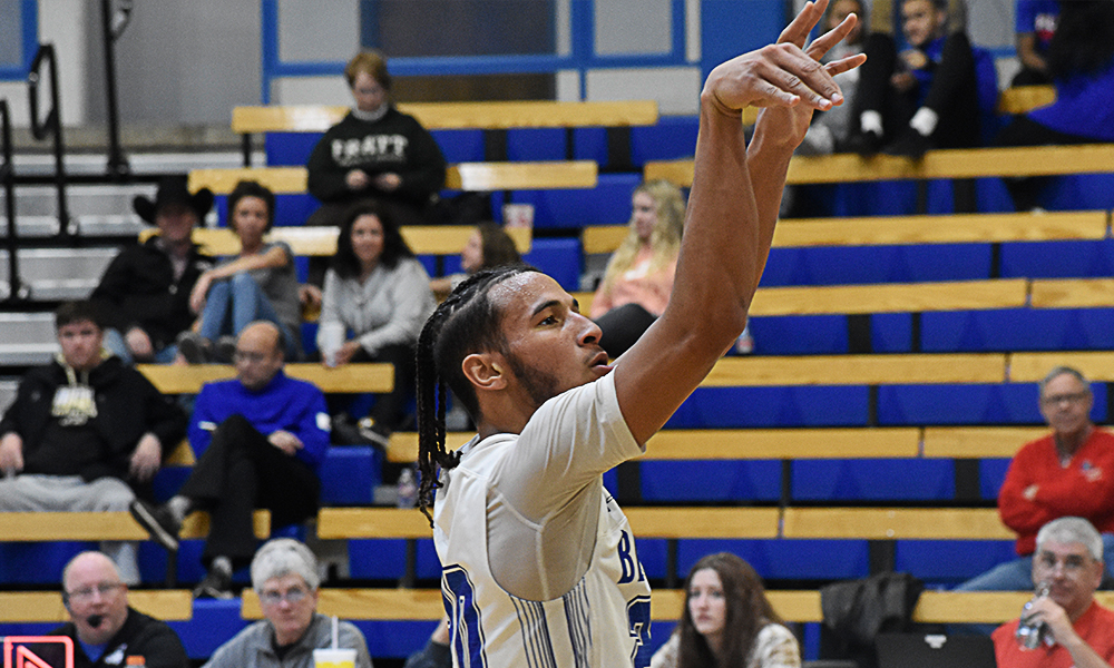 Men's basketball wins 79-71, sweeps season series with Barton