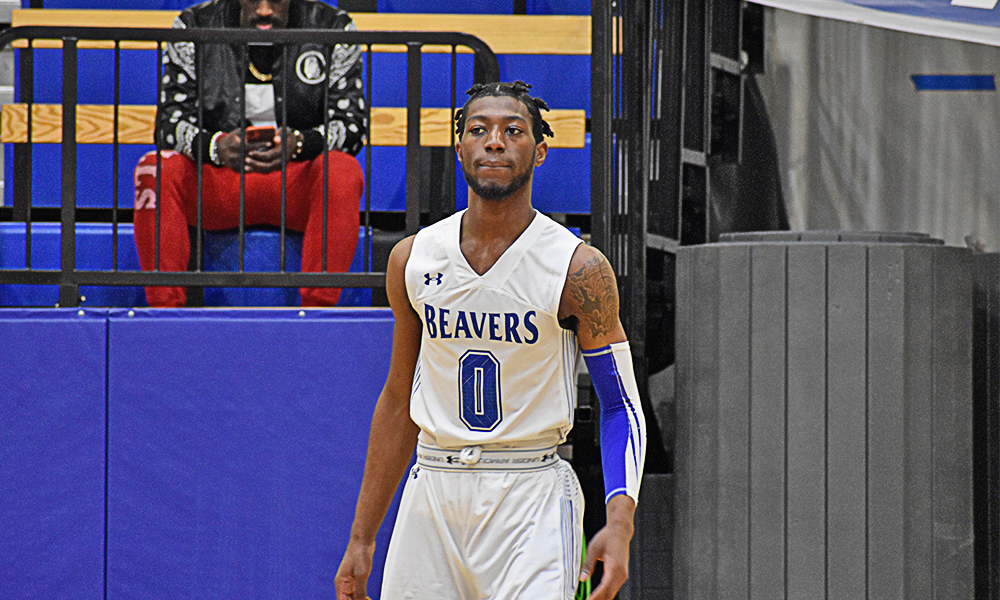 Down early, men's basketball loses 75-51 to Blue Dragons