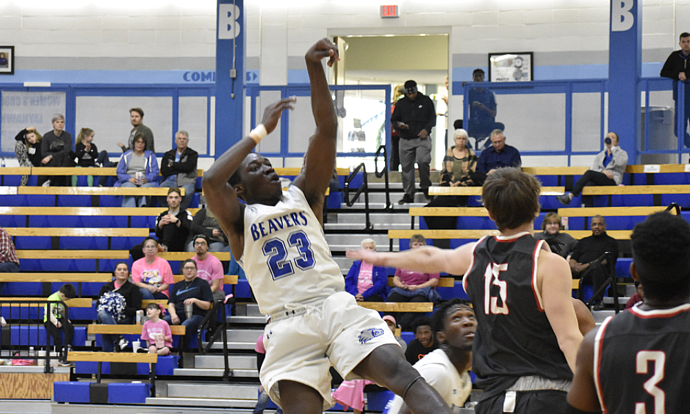 Men's basketball storms past Mavericks in 87-58 win