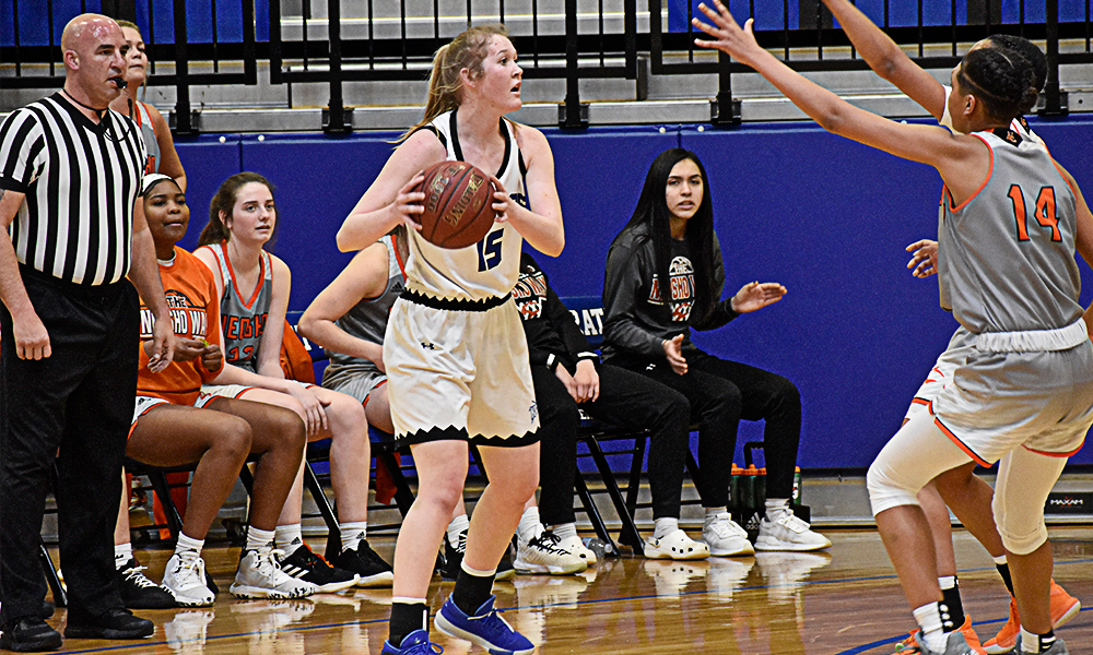 Women's basketball sees season end in Region VI opening round